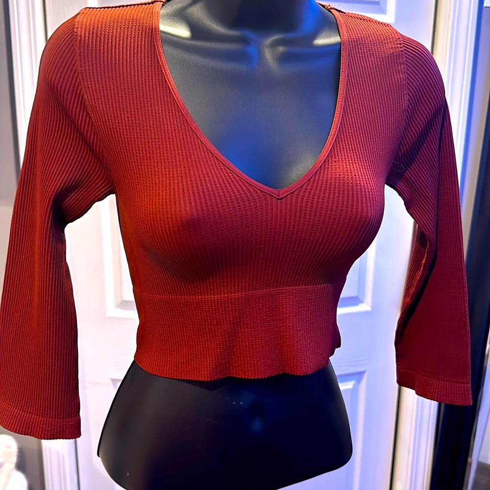Fitted crop top with midi sleeves